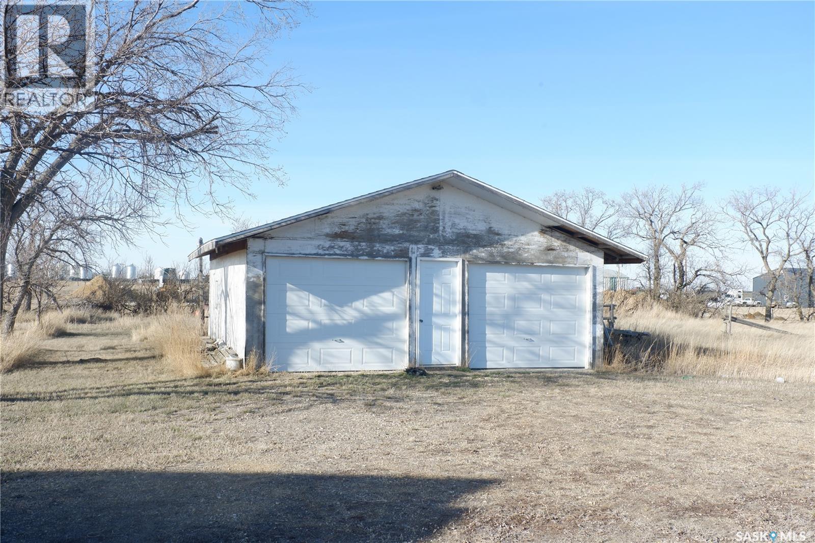 600 Railway Avenue E, Assiniboia, SK - Outdoor
