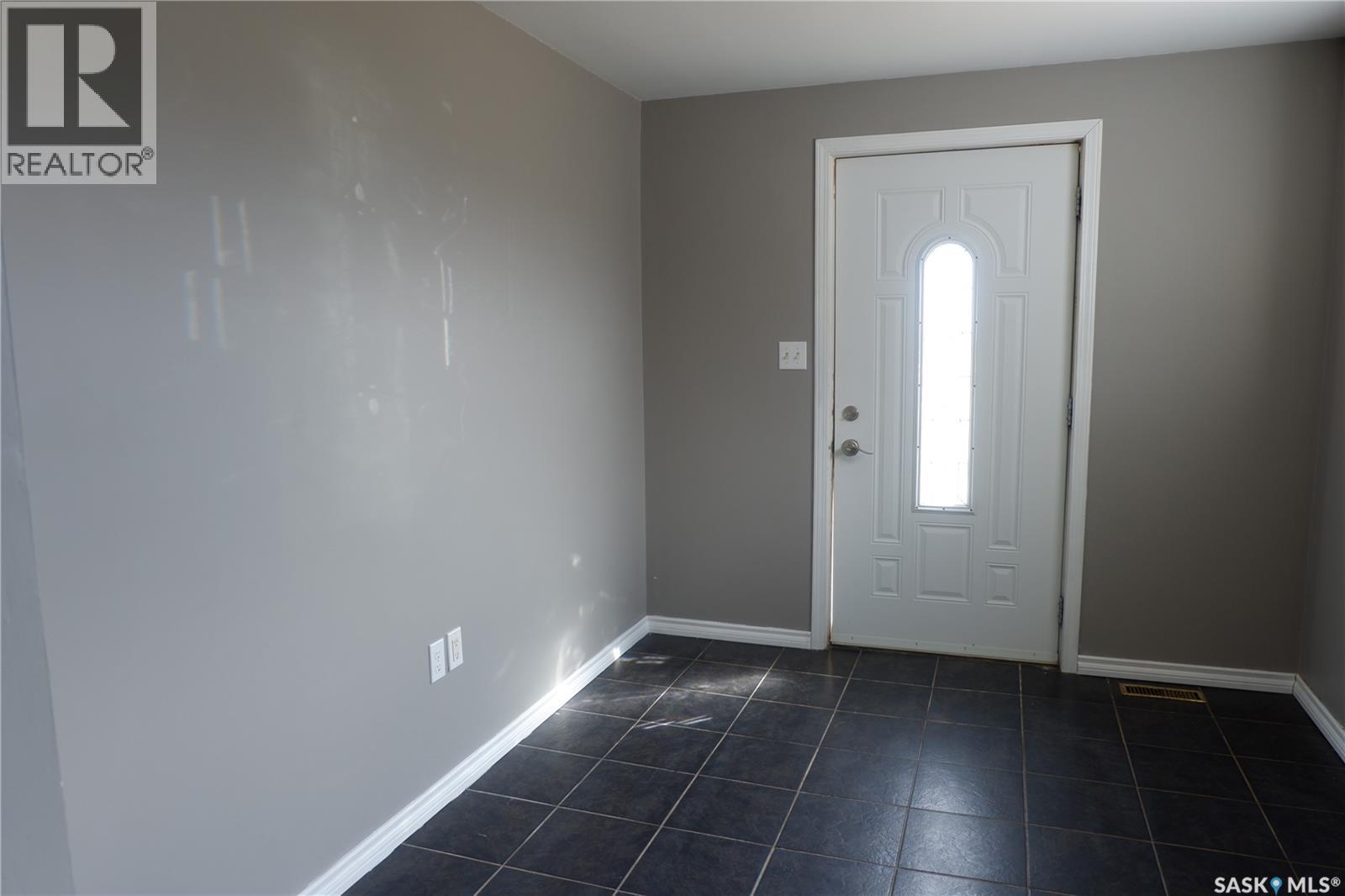 600 Railway Avenue E, Assiniboia, SK - Indoor Photo Showing Other Room