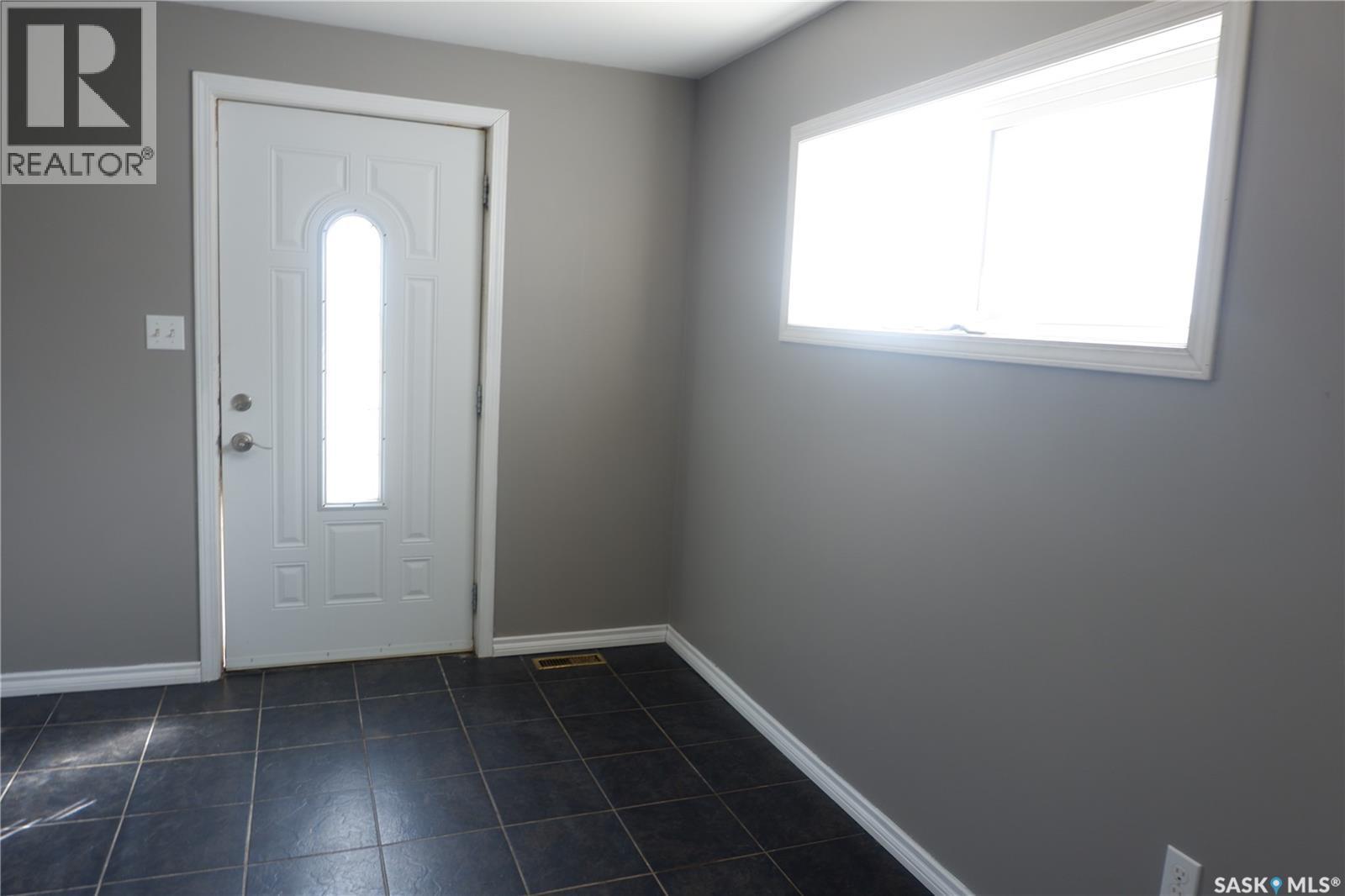 600 Railway Avenue E, Assiniboia, SK - Indoor Photo Showing Other Room