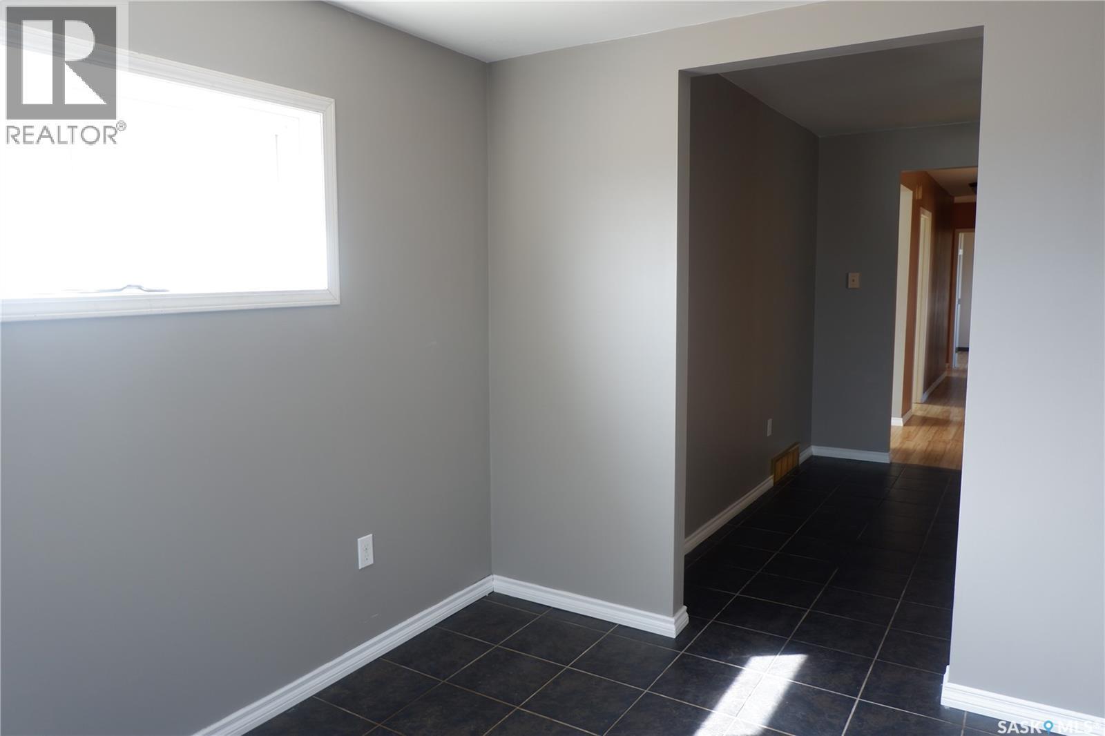 600 Railway Avenue E, Assiniboia, SK - Indoor Photo Showing Other Room