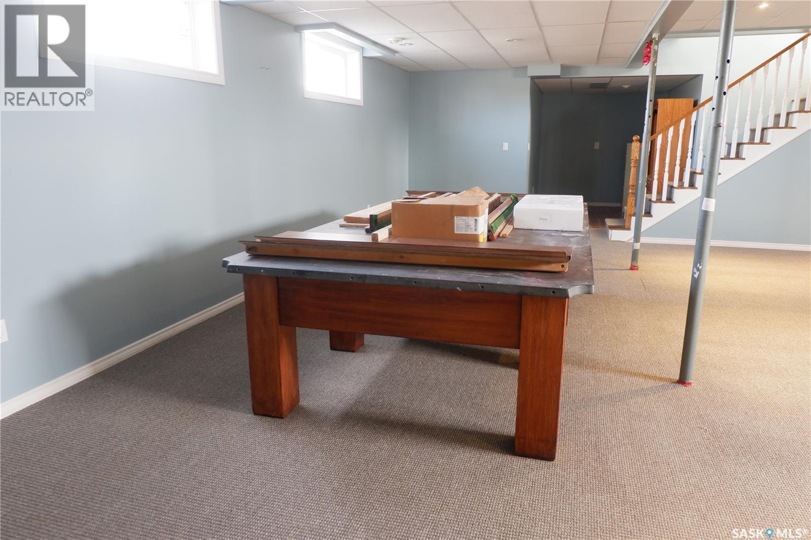 600 Railway Avenue E, Assiniboia, SK - Indoor