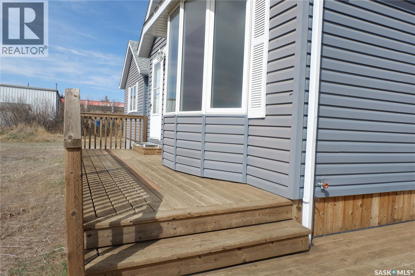 600 Railway Avenue E, Assiniboia, SK - Outdoor With Exterior