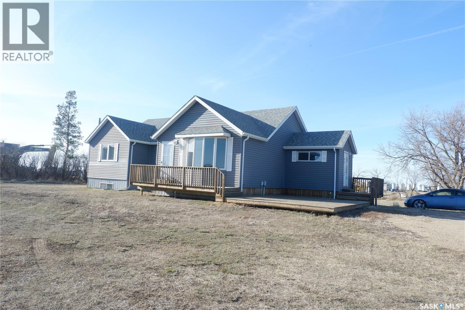 600 Railway Avenue E, Assiniboia, SK - Outdoor With Deck Patio Veranda