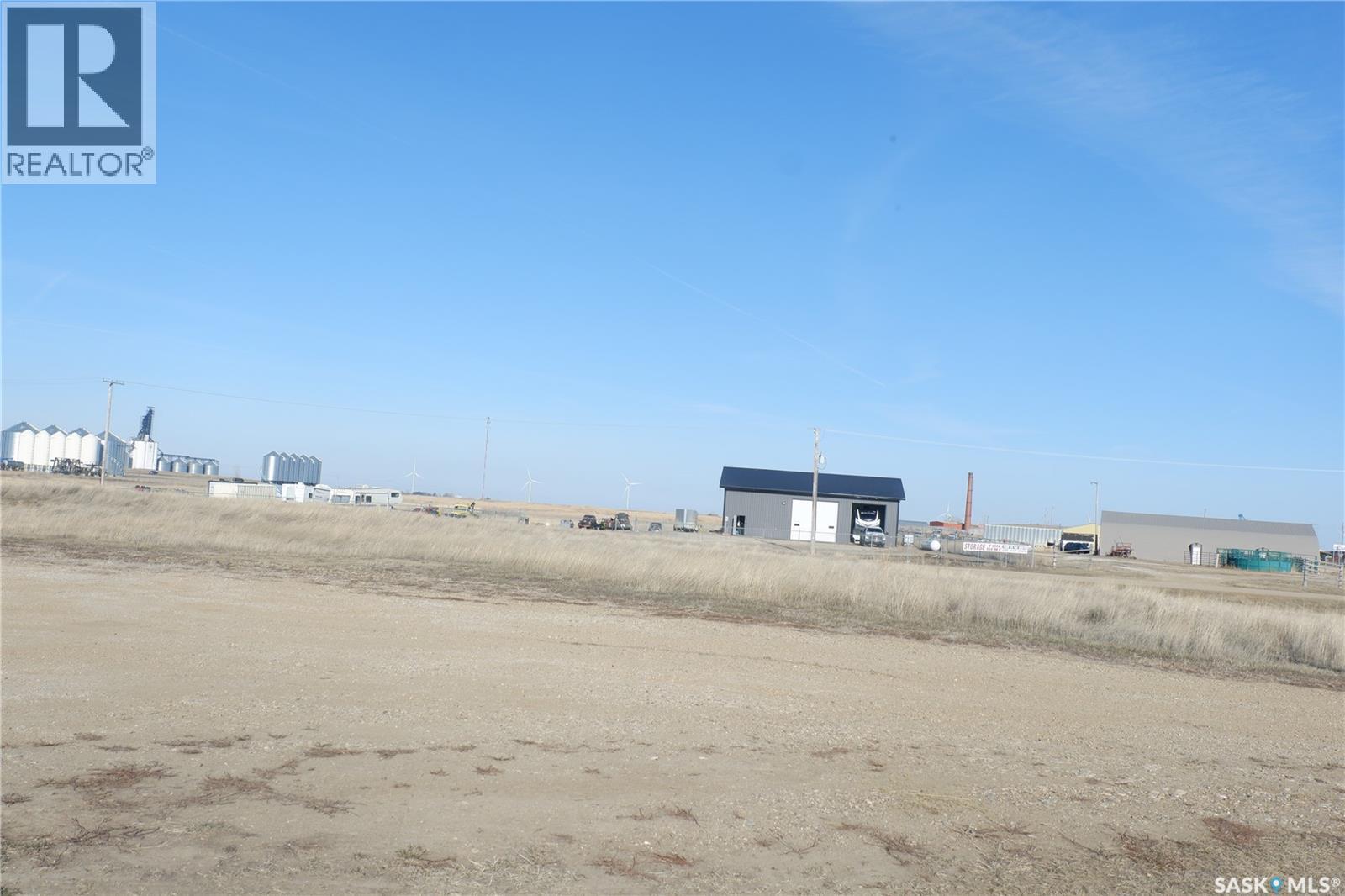 600 Railway Avenue E, Assiniboia, SK - Outdoor