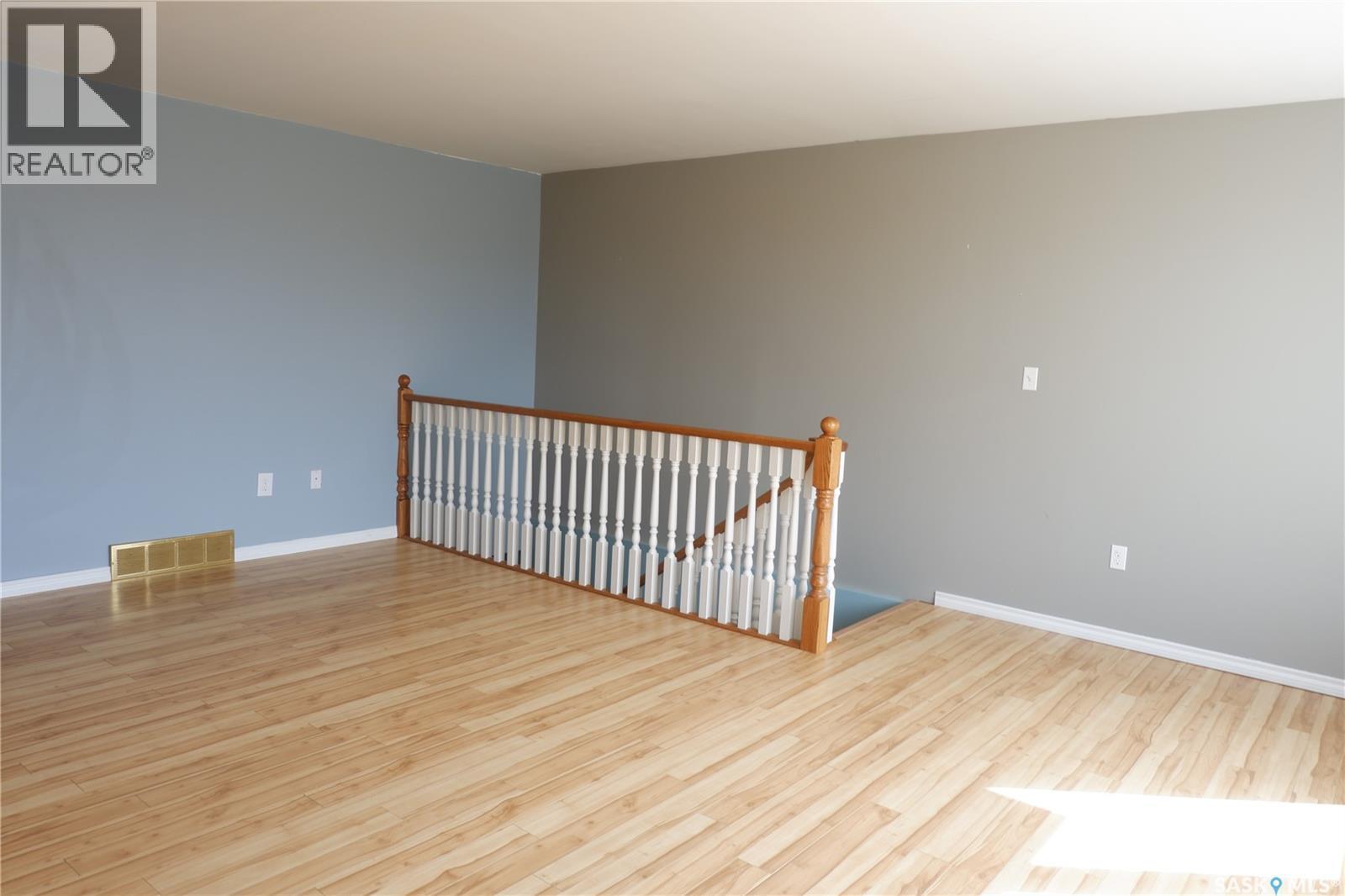 600 Railway Avenue E, Assiniboia, SK - Indoor Photo Showing Other Room