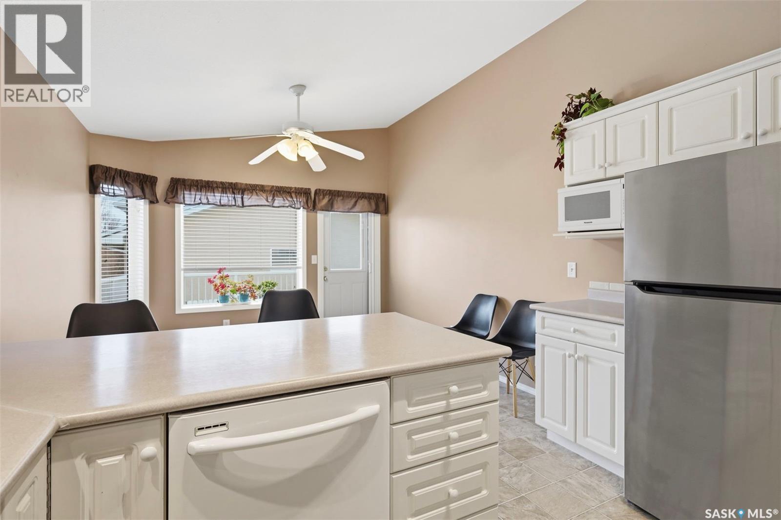 106 Lashyn Cove, Saskatoon, SK - Indoor Photo Showing Kitchen