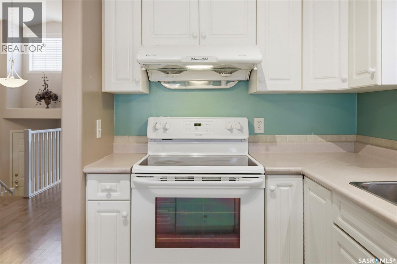 106 Lashyn Cove, Saskatoon, SK - Indoor Photo Showing Kitchen