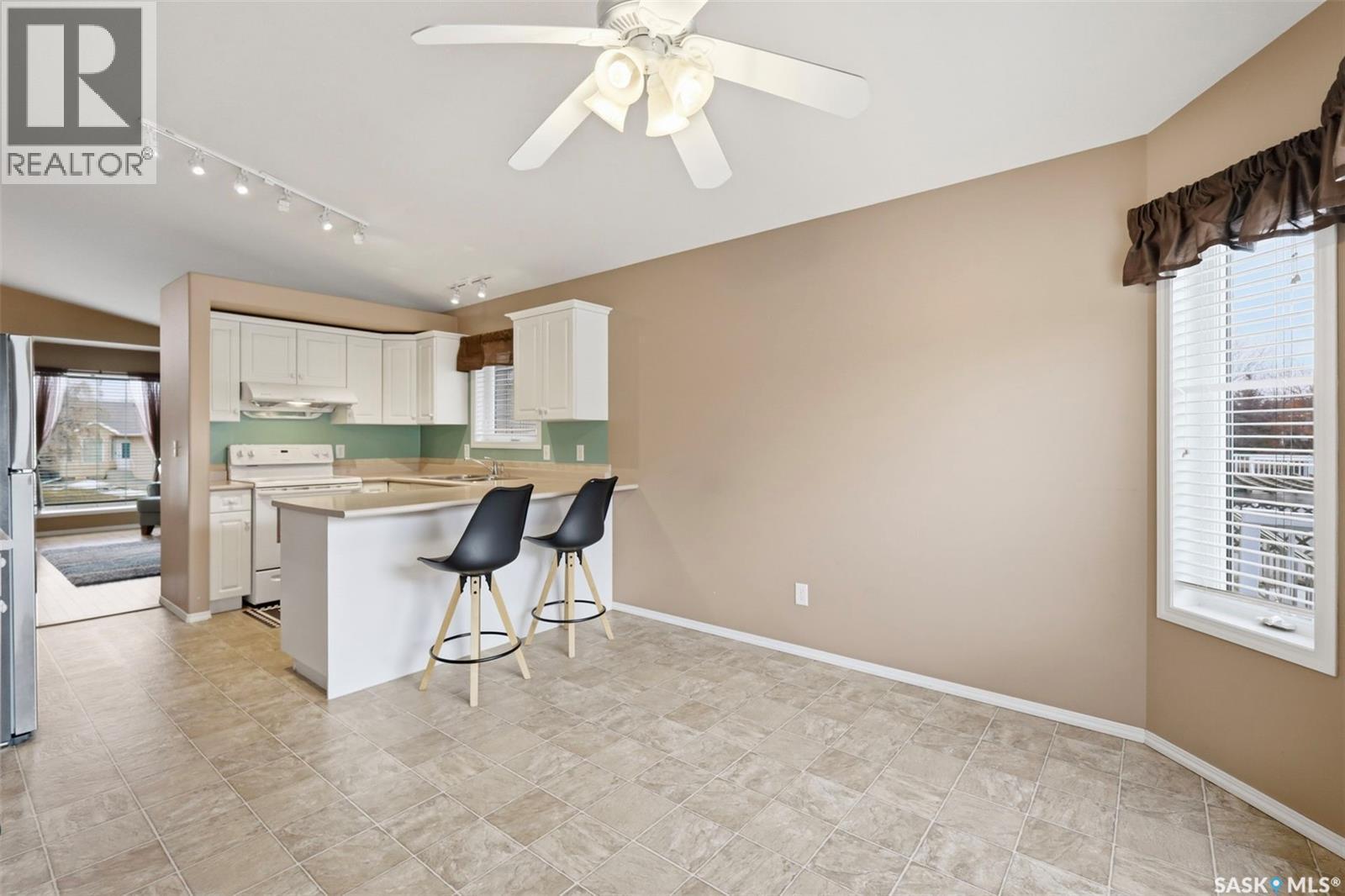 106 Lashyn Cove, Saskatoon, SK - Indoor Photo Showing Kitchen