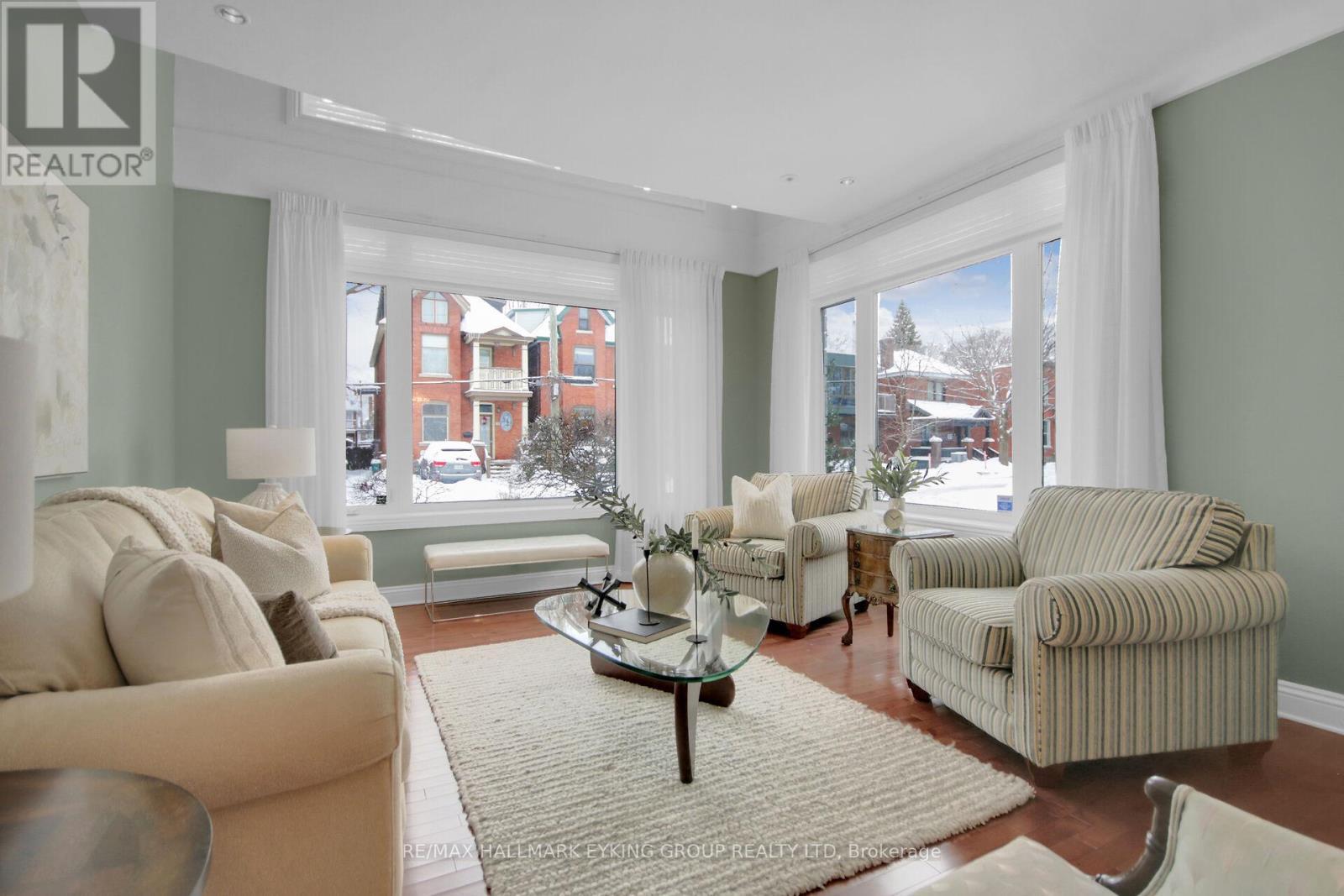 121 Macdonald Street, Ottawa, ON - Indoor Photo Showing Living Room