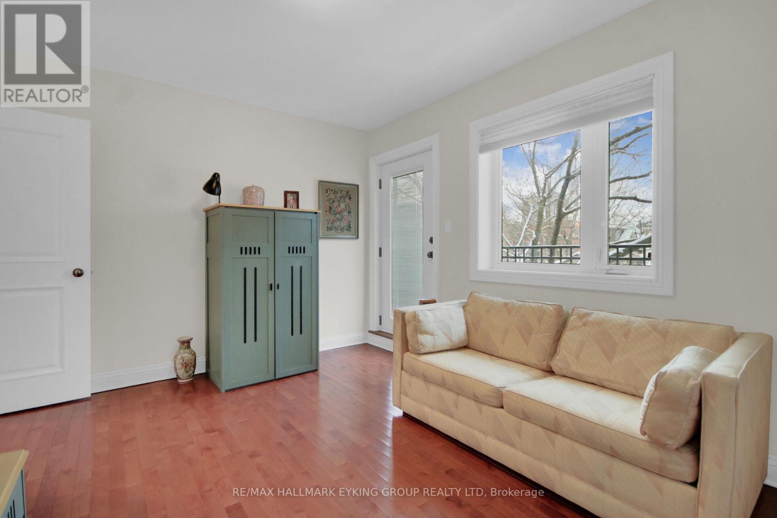 121 Macdonald Street, Ottawa, ON - Indoor Photo Showing Living Room