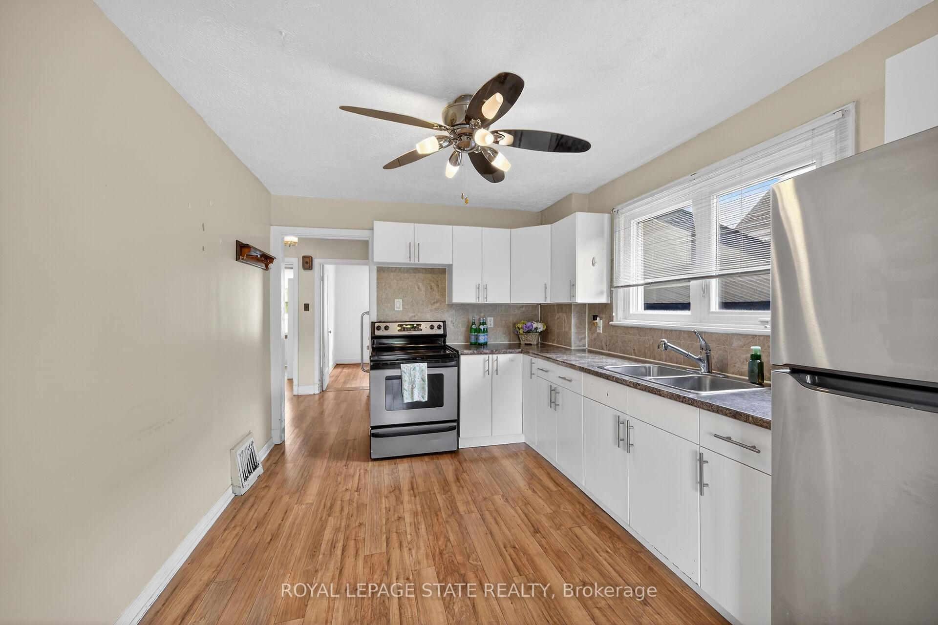 163 Rosedale Avenue, Hamilton, ON - Indoor Photo Showing Kitchen With Double Sink