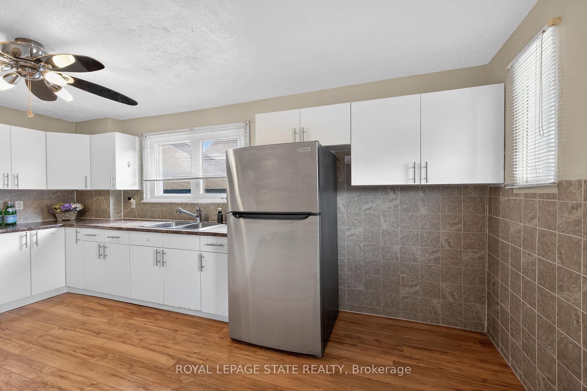 163 Rosedale Avenue, Hamilton, ON - Indoor Photo Showing Kitchen With Double Sink