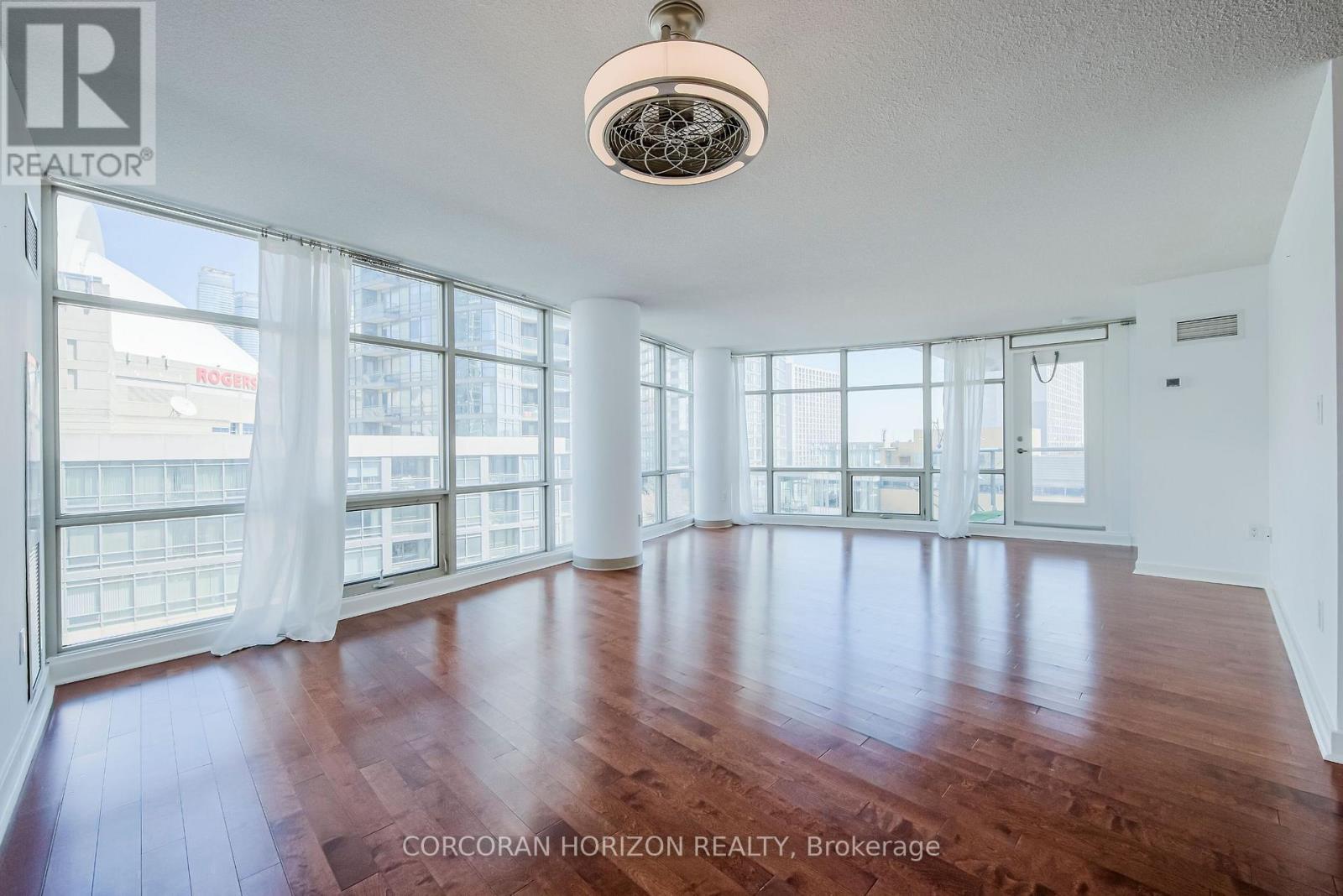 609 - 10 Navy Wharf Court, Toronto, ON - Indoor Photo Showing Other Room