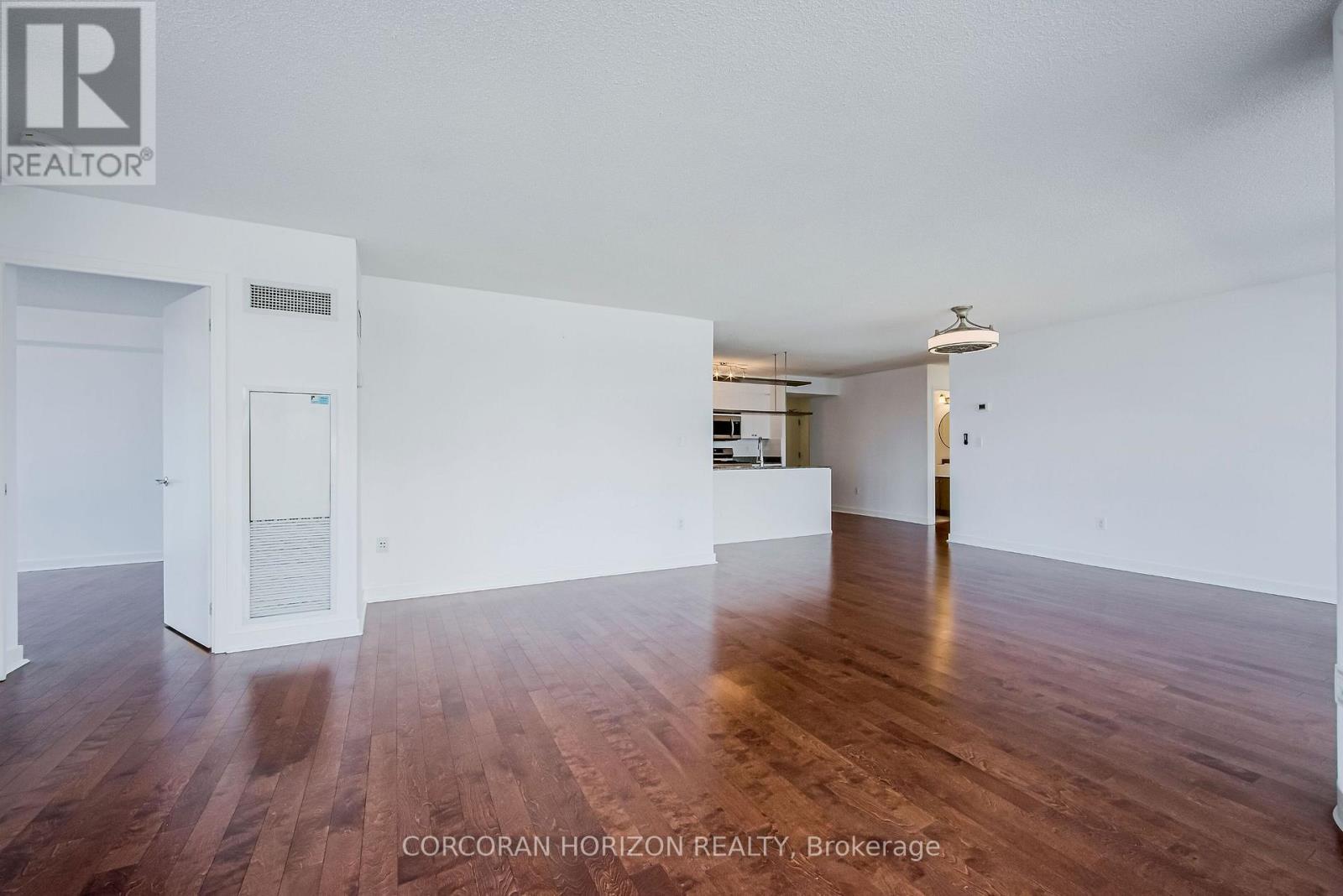 609 - 10 Navy Wharf Court, Toronto, ON - Indoor Photo Showing Other Room