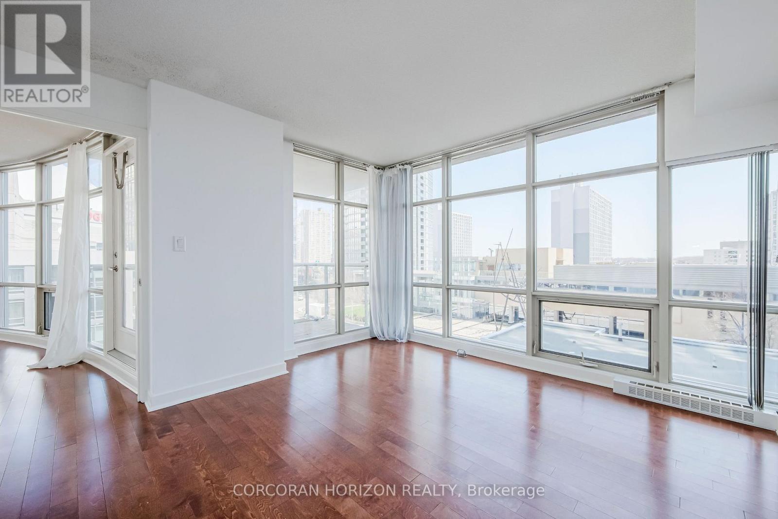 609 - 10 Navy Wharf Court, Toronto, ON - Indoor Photo Showing Other Room