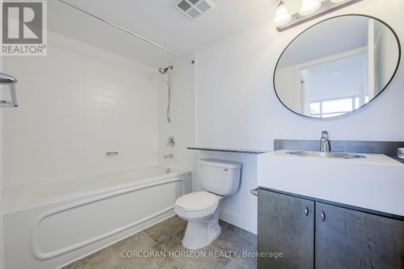 609 - 10 Navy Wharf Court, Toronto, ON - Indoor Photo Showing Bathroom