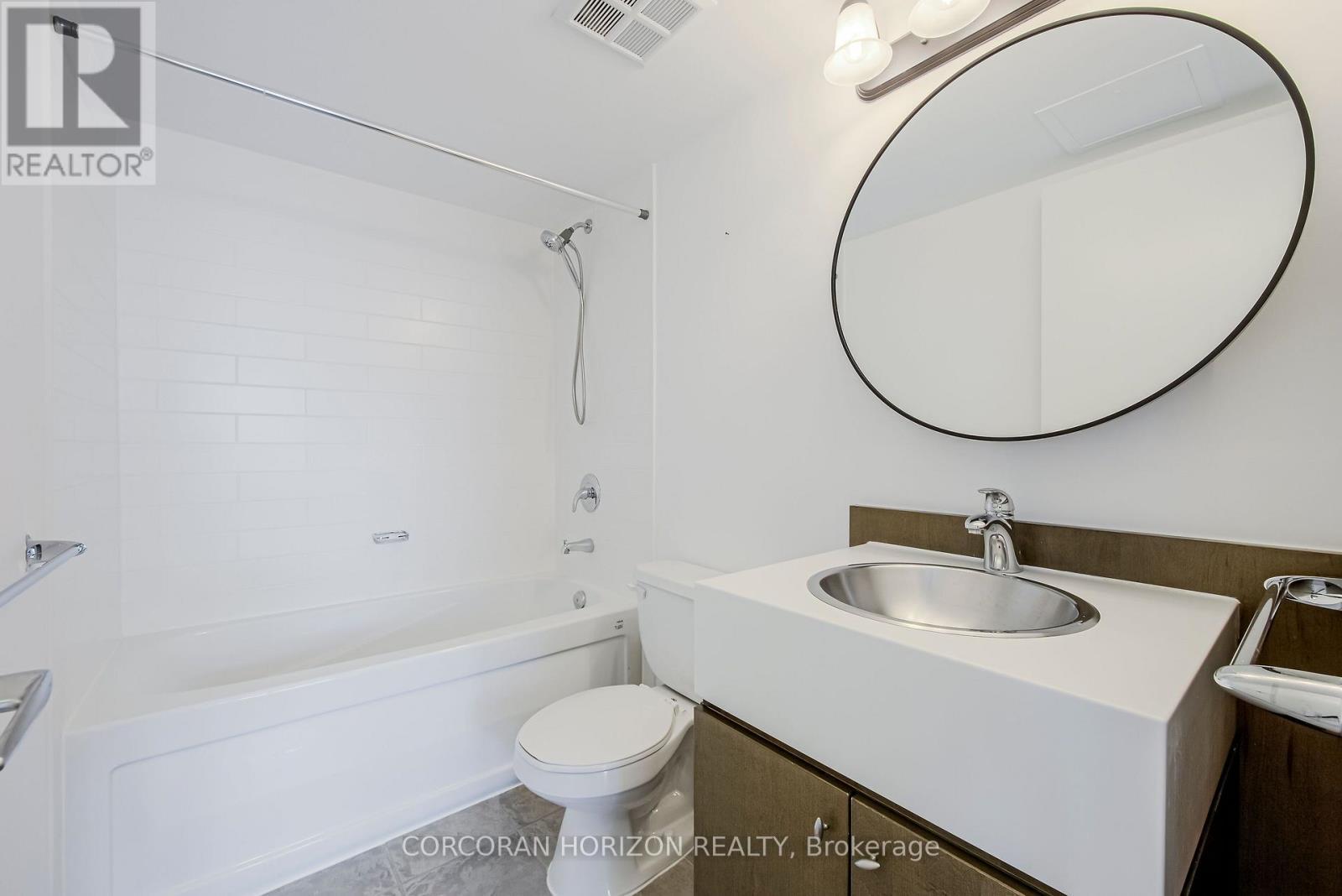 609 - 10 Navy Wharf Court, Toronto, ON - Indoor Photo Showing Bathroom