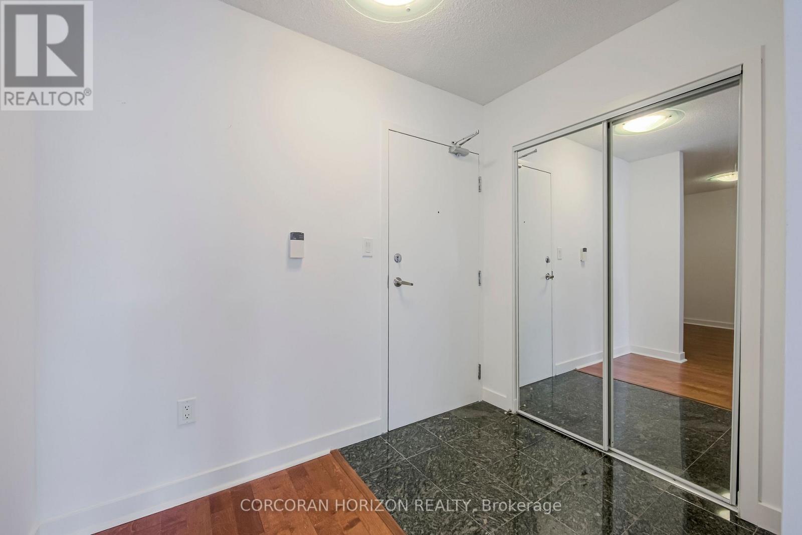 609 - 10 Navy Wharf Court, Toronto, ON - Indoor Photo Showing Other Room