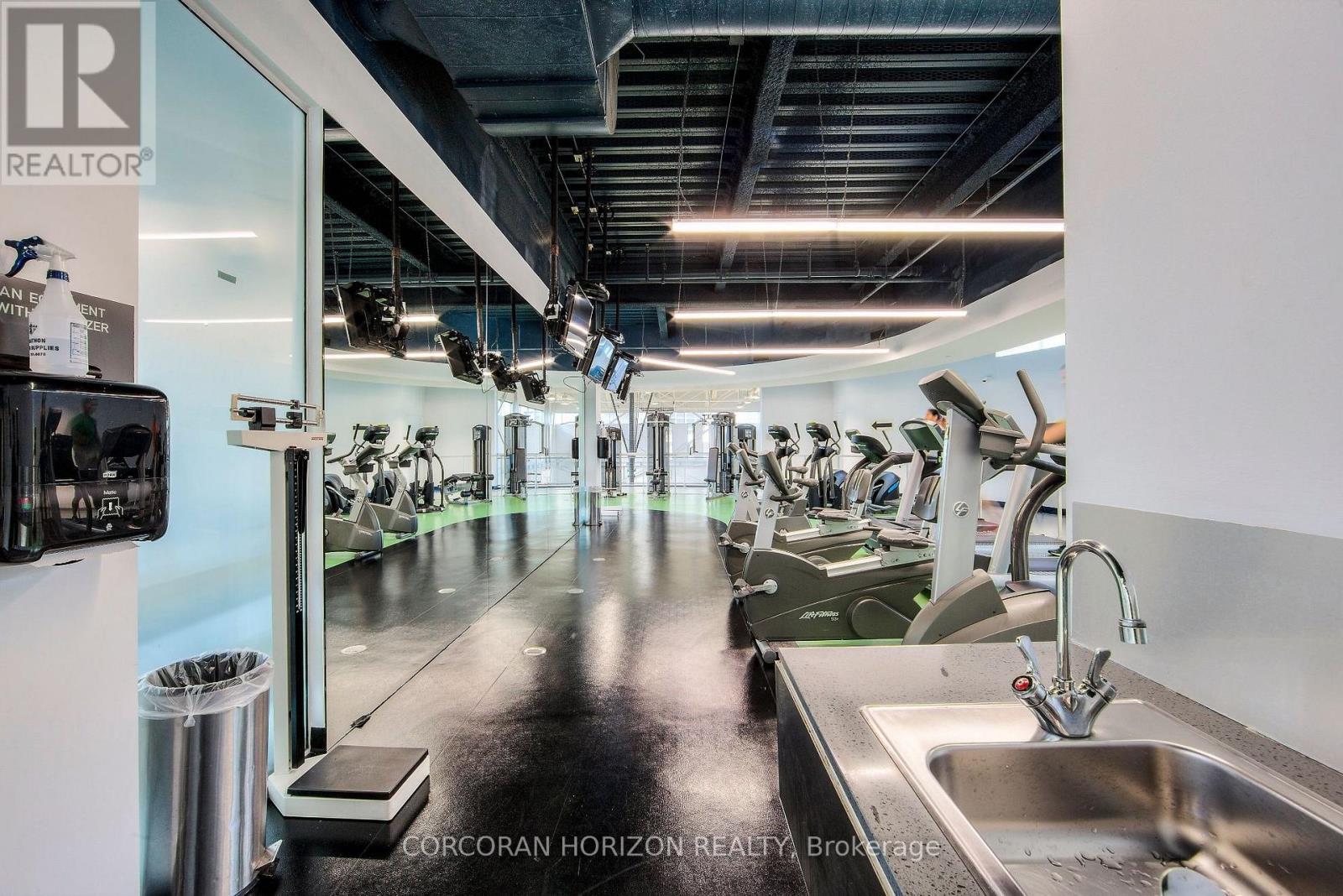 609 - 10 Navy Wharf Court, Toronto, ON - Indoor Photo Showing Gym Room