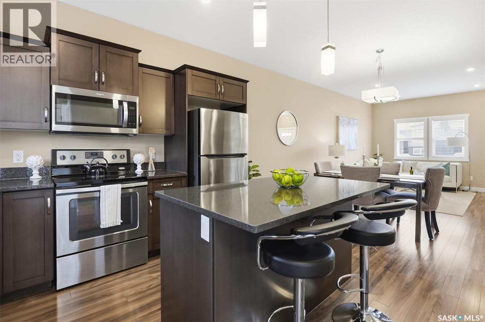 1216 Pringle Way, Saskatoon, SK - Indoor Photo Showing Kitchen With Upgraded Kitchen