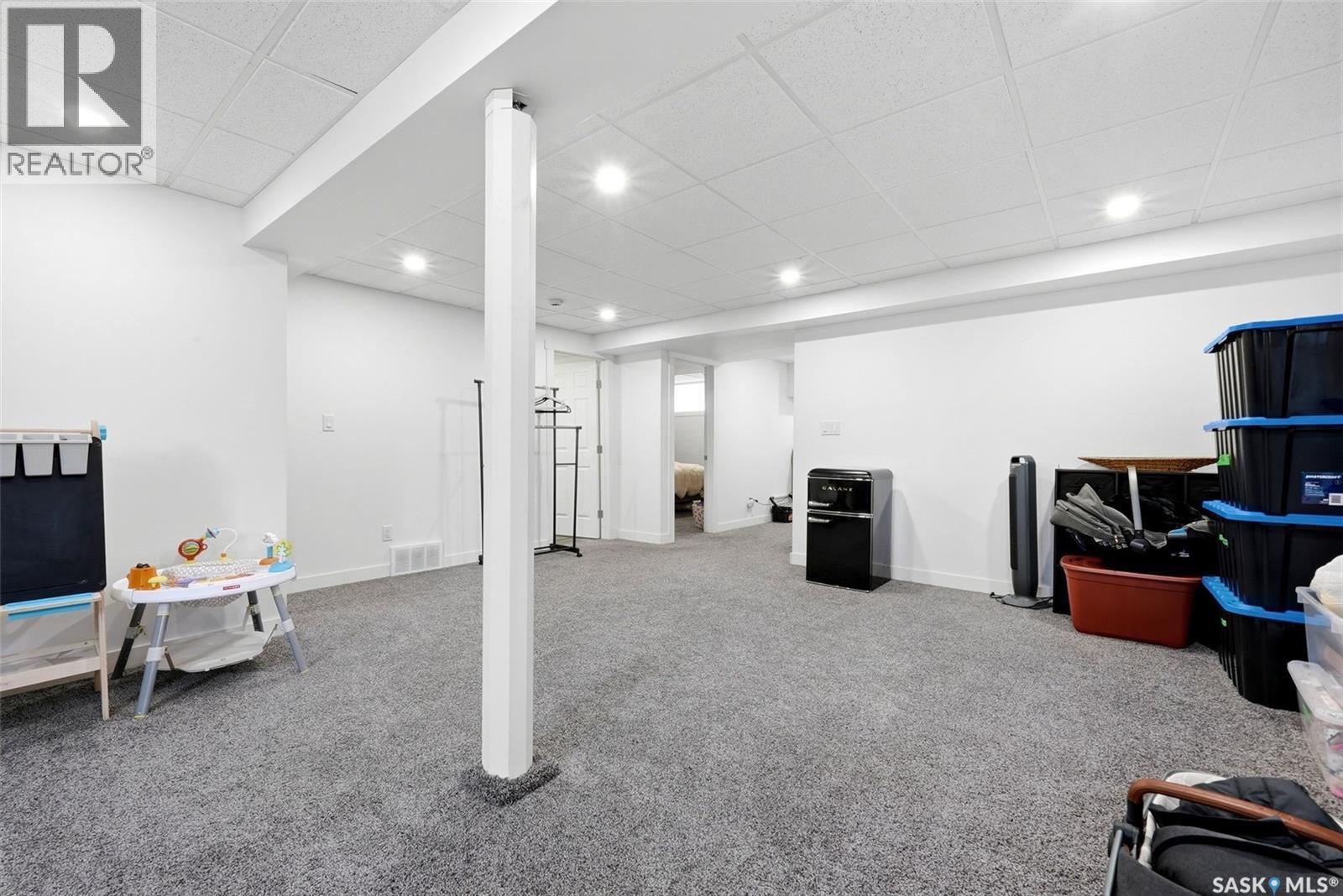 2709 24Th Avenue, Regina, SK - Indoor