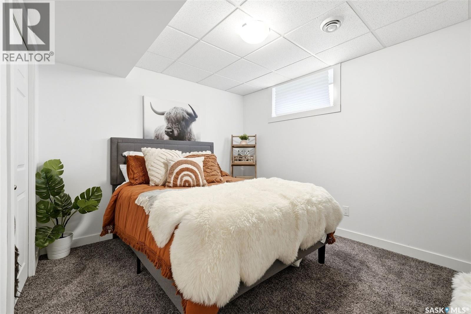 2709 24Th Avenue, Regina, SK - Indoor Photo Showing Bedroom