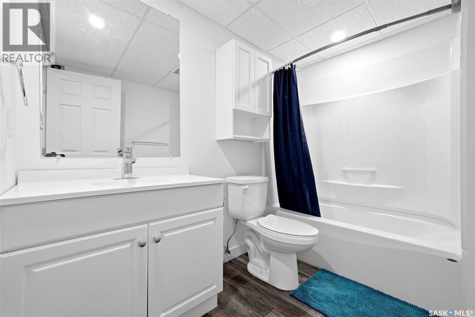 2709 24Th Avenue, Regina, SK - Indoor Photo Showing Bathroom