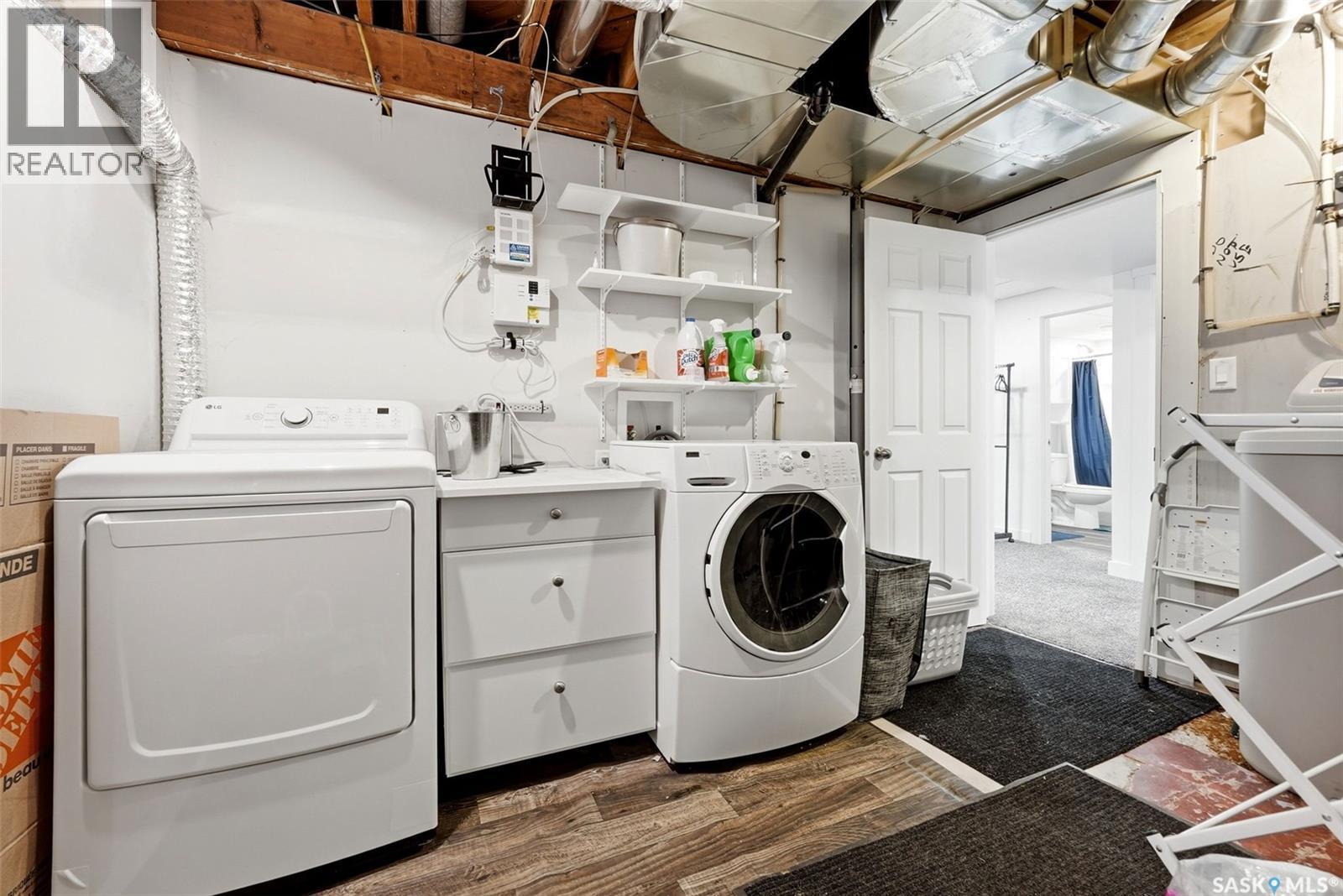 2709 24Th Avenue, Regina, SK - Indoor Photo Showing Laundry Room