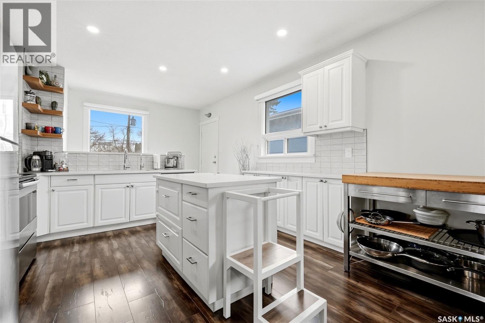 2709 24Th Avenue, Regina, SK - Indoor Photo Showing Kitchen
