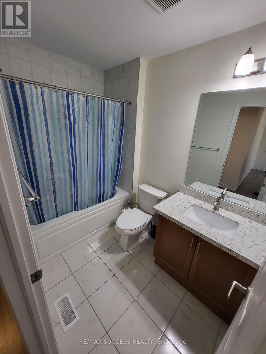 725 Kennedy Circle W, Milton, ON - Indoor Photo Showing Bathroom