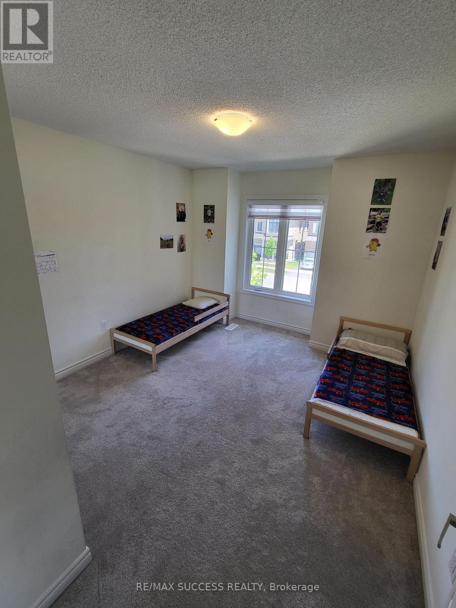 725 Kennedy Circle W, Milton, ON - Indoor Photo Showing Other Room