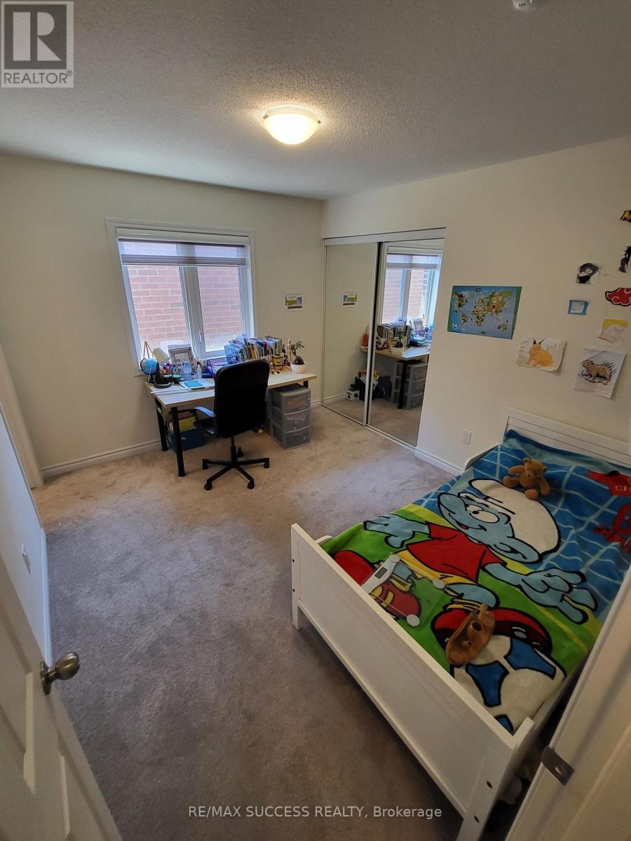 725 Kennedy Circle W, Milton, ON - Indoor Photo Showing Bedroom