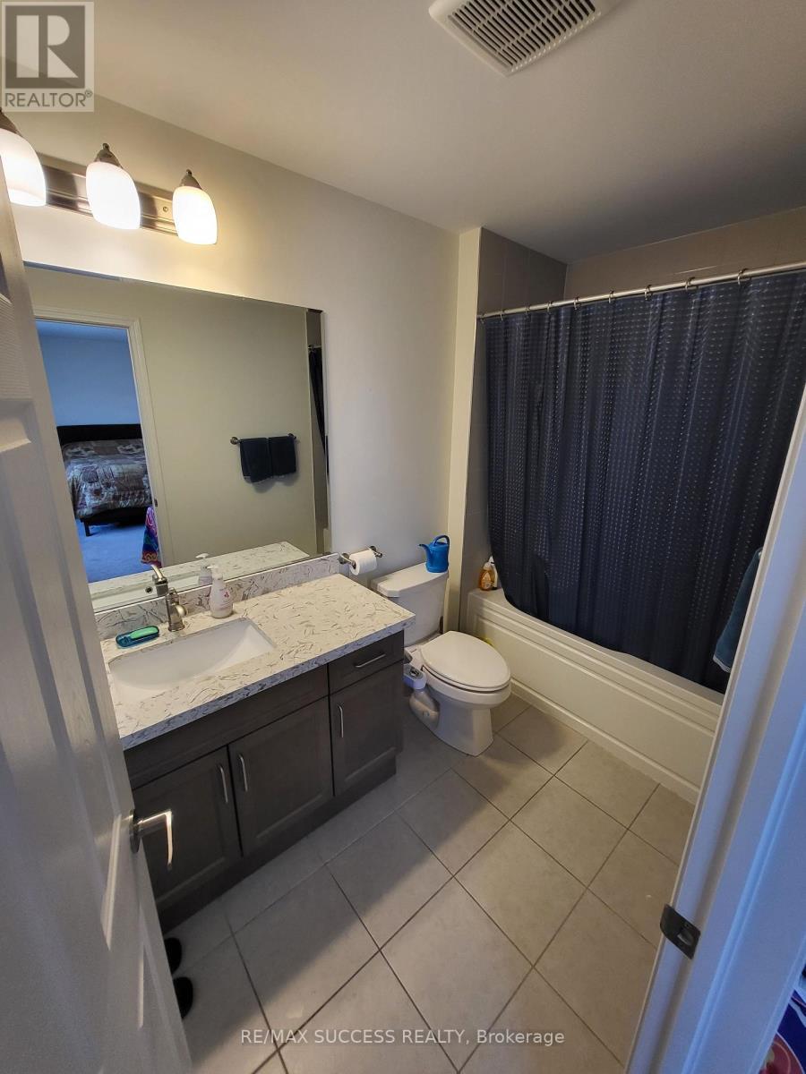 725 Kennedy Circle W, Milton, ON - Indoor Photo Showing Bathroom
