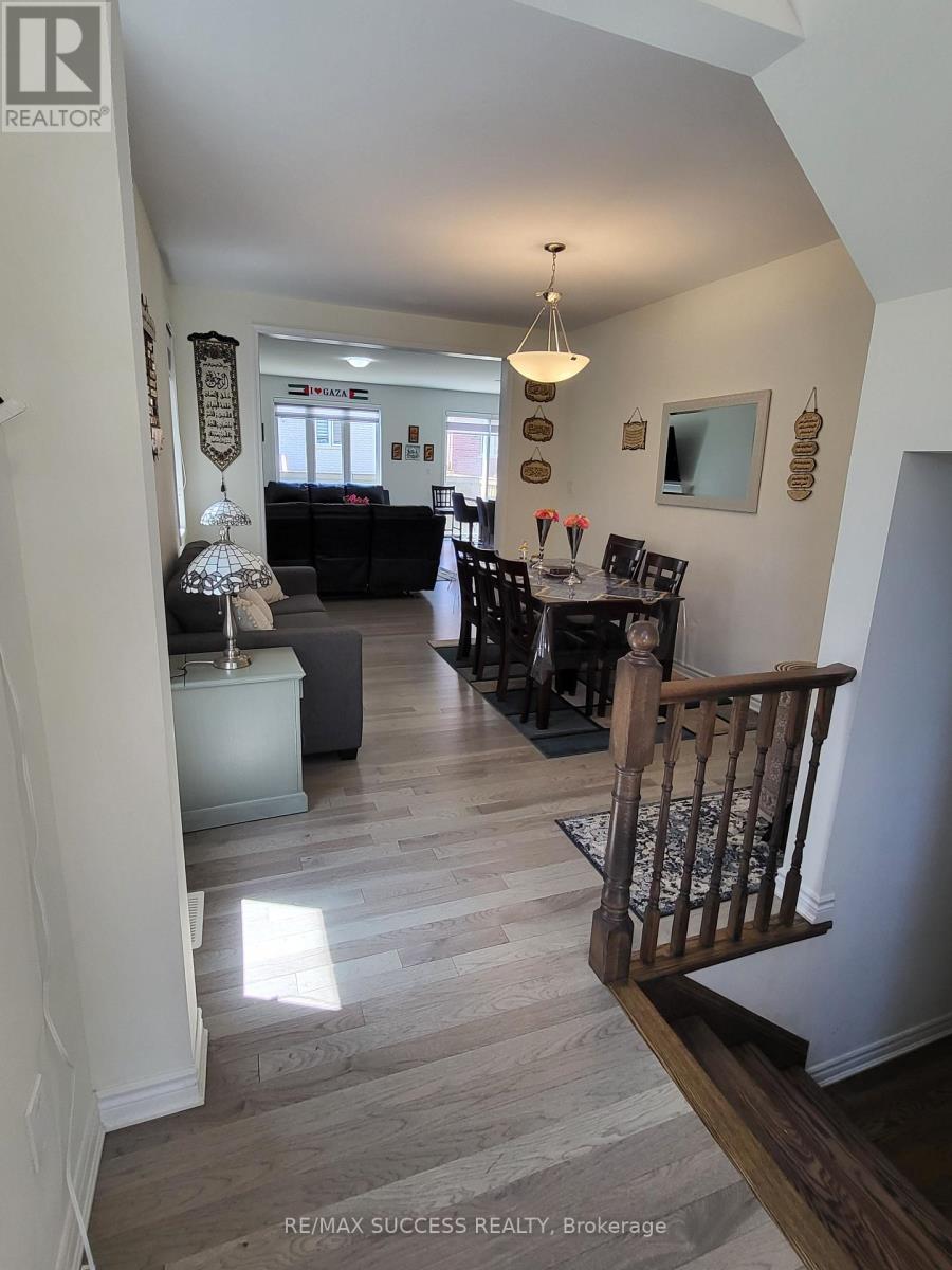 725 Kennedy Circle W, Milton, ON - Indoor