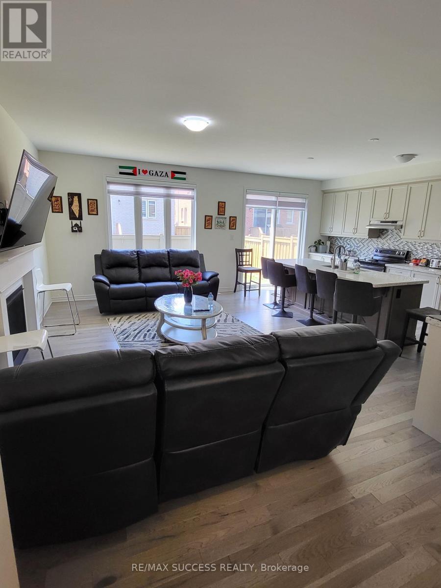 725 Kennedy Circle W, Milton, ON - Indoor Photo Showing Other Room