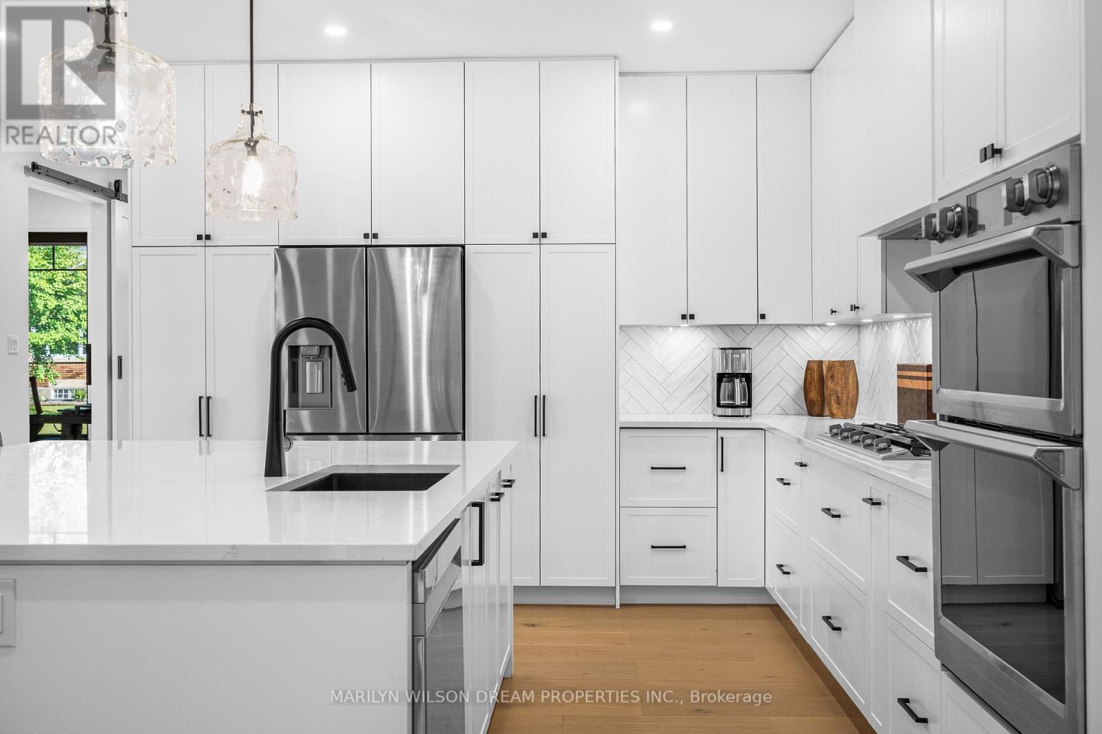 123 Mason Terrace, Ottawa, ON - Indoor Photo Showing Kitchen With Upgraded Kitchen