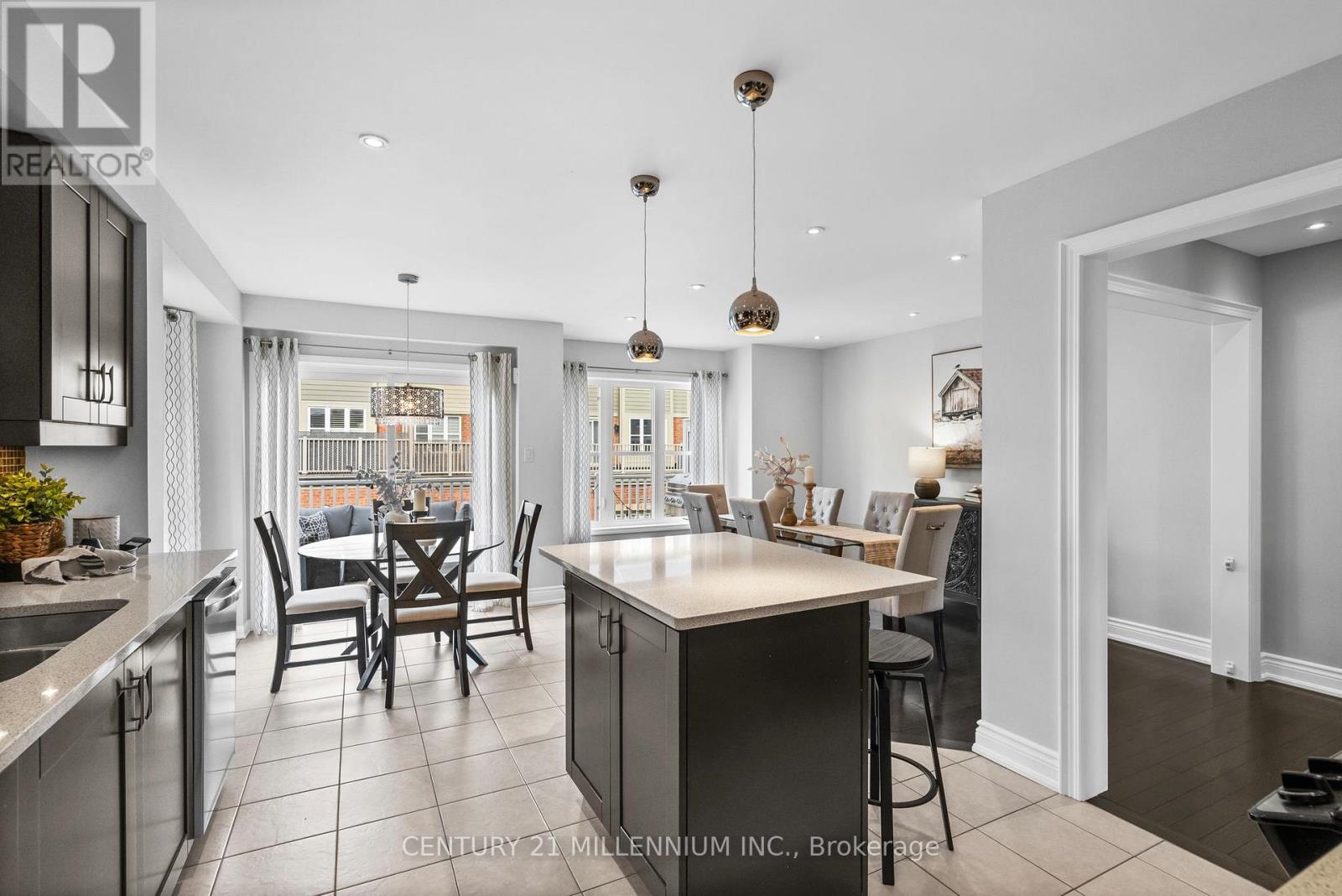 655 Cargill Path, Milton, ON - Indoor Photo Showing Kitchen With Double Sink With Upgraded Kitchen