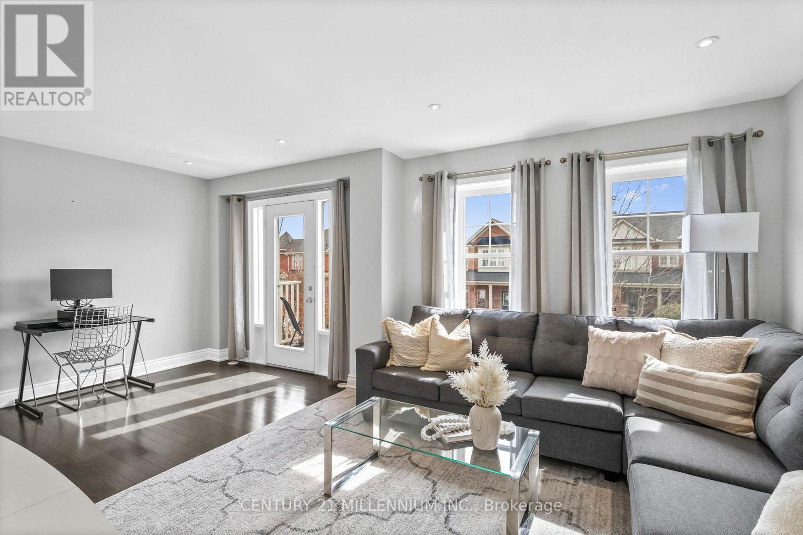 655 Cargill Path, Milton, ON - Indoor Photo Showing Living Room