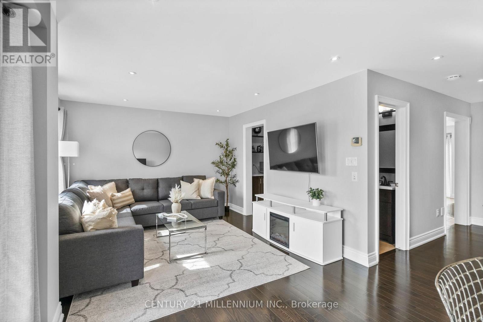 655 Cargill Path, Milton, ON - Indoor Photo Showing Living Room