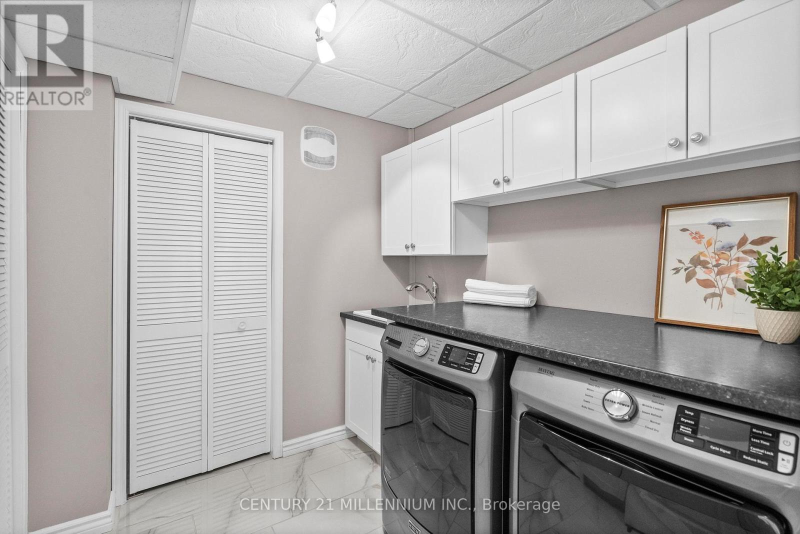 655 Cargill Path, Milton, ON - Indoor Photo Showing Laundry Room