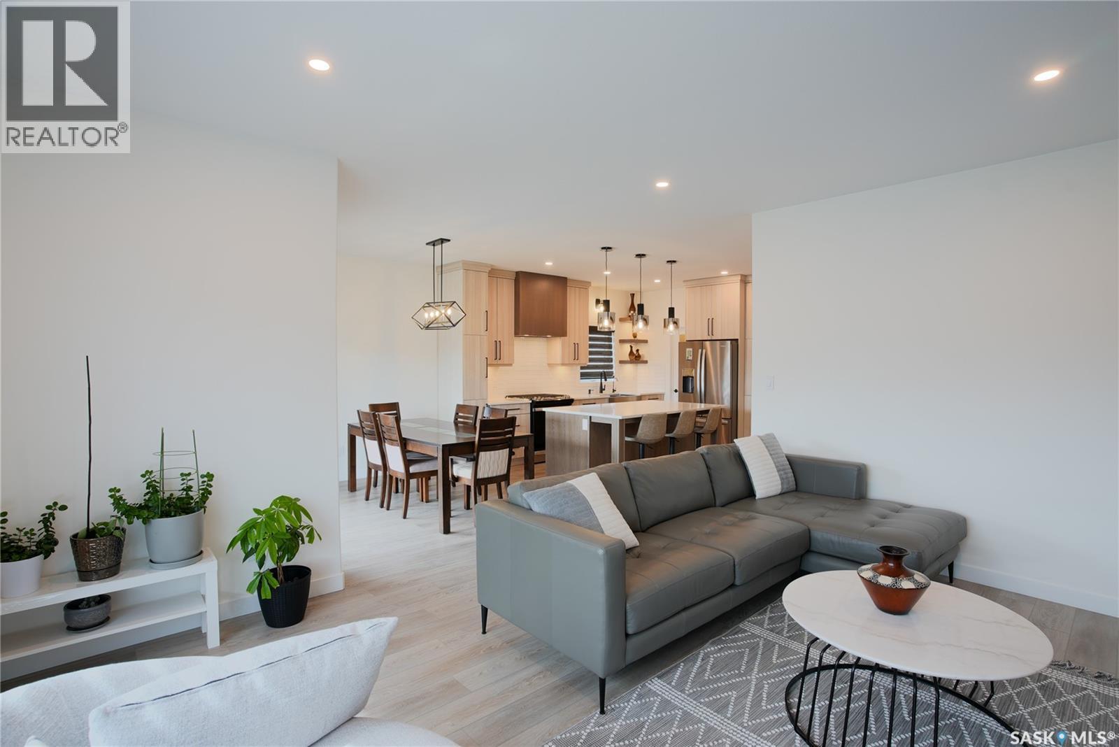 4154 Fieldstone Way, Regina, SK - Indoor Photo Showing Living Room