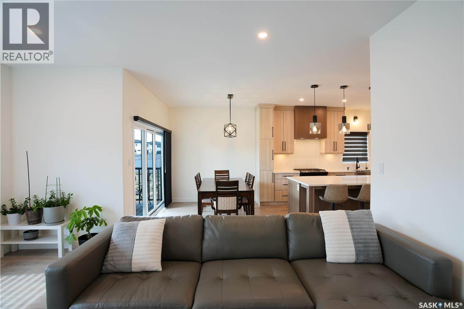 4154 Fieldstone Way, Regina, SK - Indoor Photo Showing Living Room