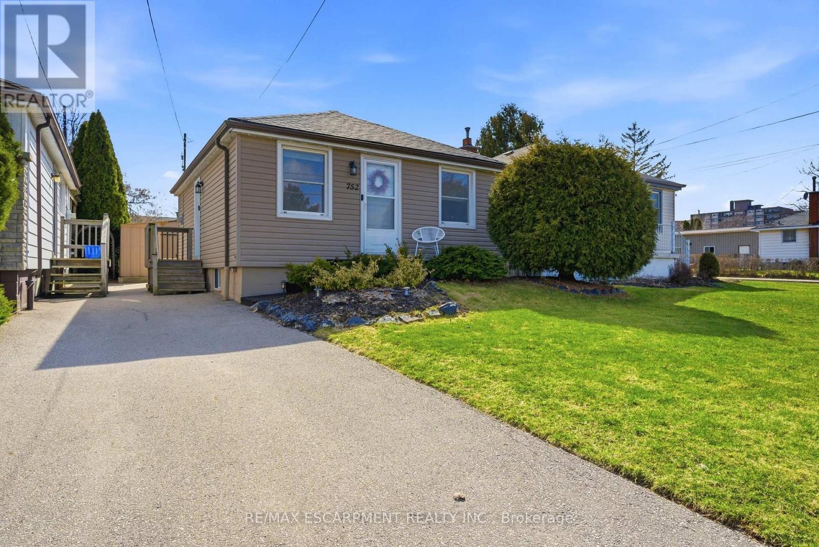 752 Ninth Avenue, Hamilton, ON - Outdoor