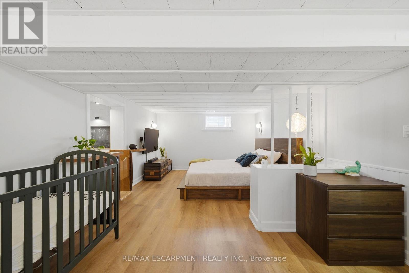 752 Ninth Avenue, Hamilton, ON - Indoor