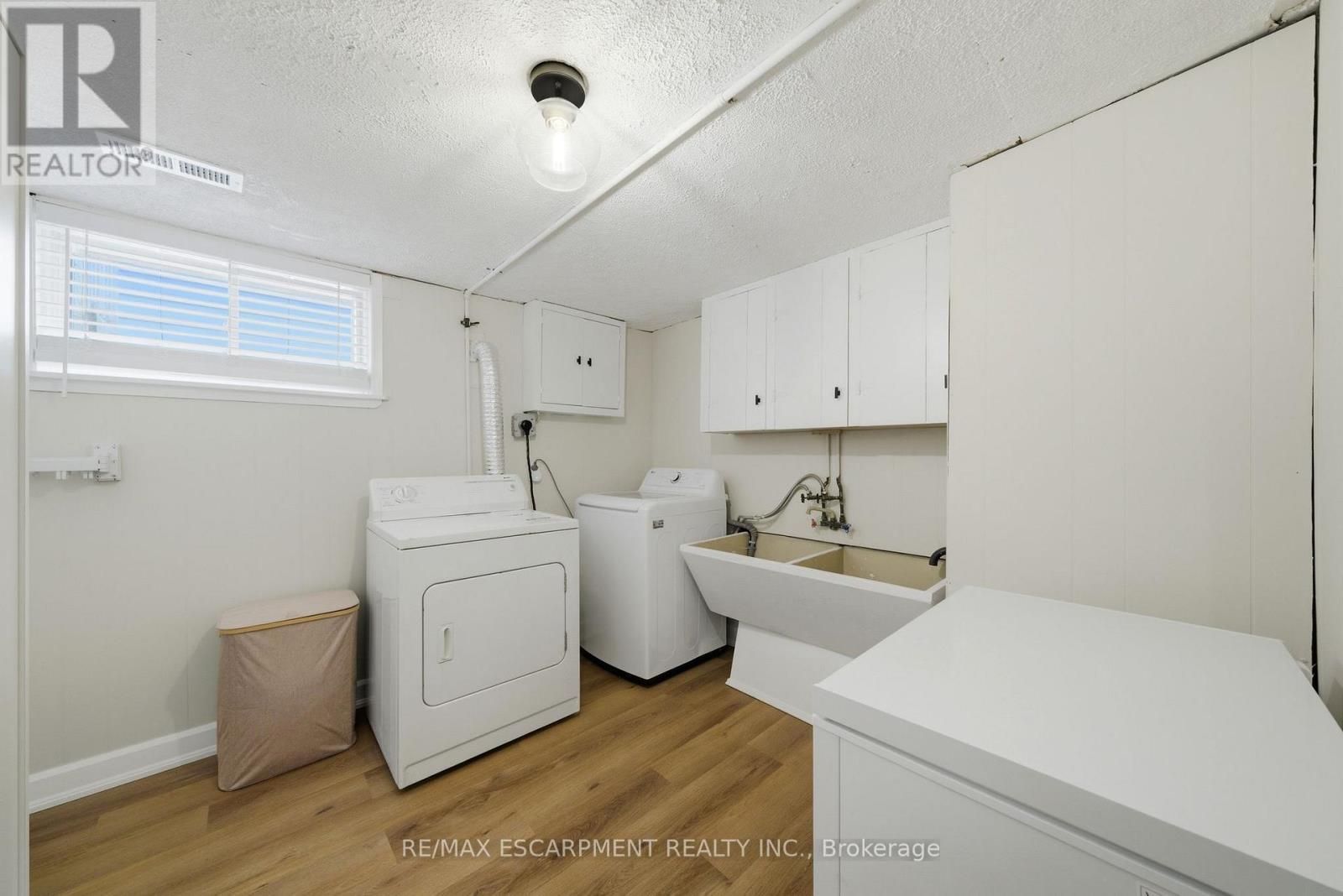 752 Ninth Avenue, Hamilton, ON - Indoor Photo Showing Laundry Room