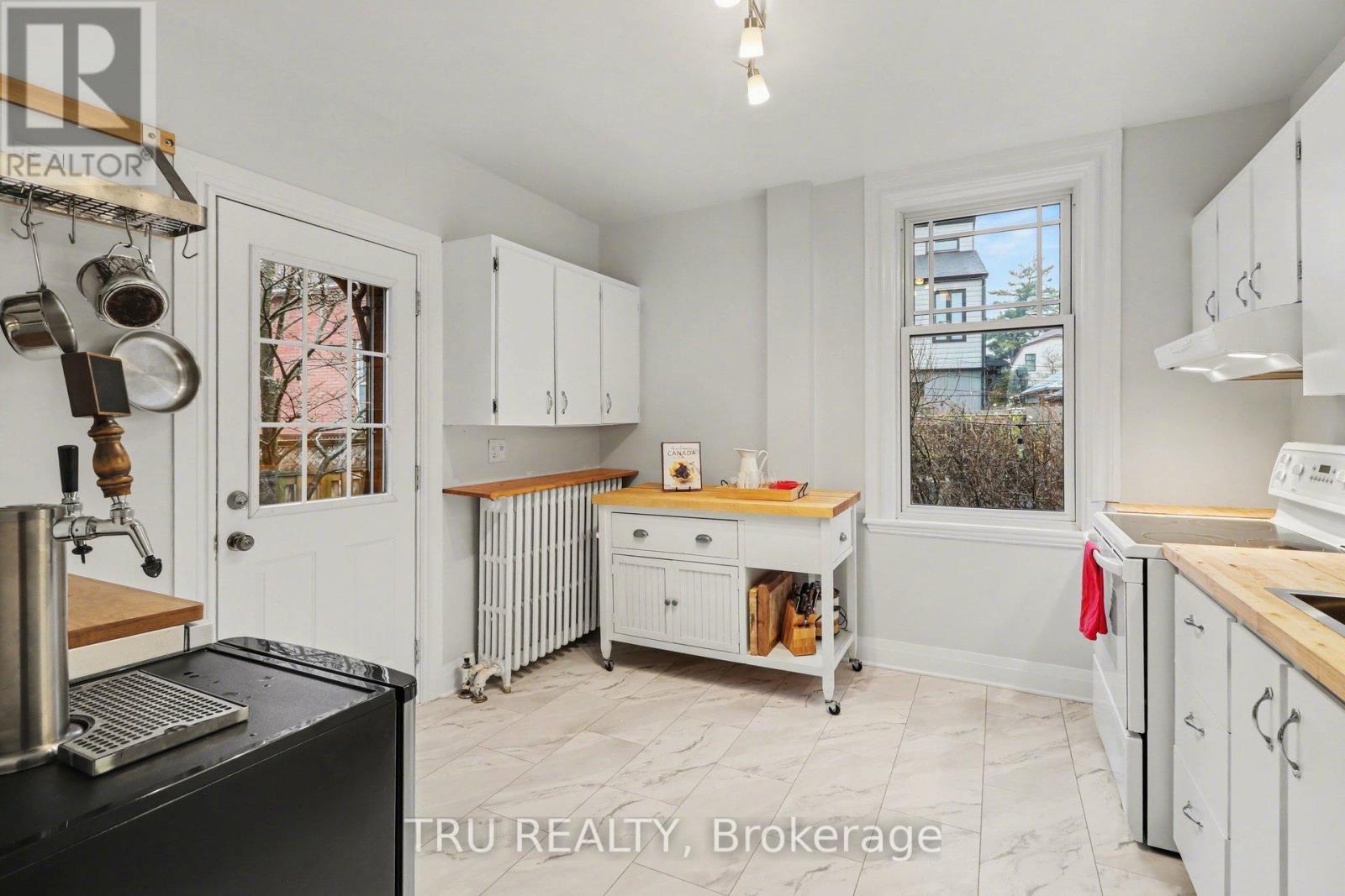 Warm spacious kitchen - 49 Newton Street, Ottawa, ON - Indoor