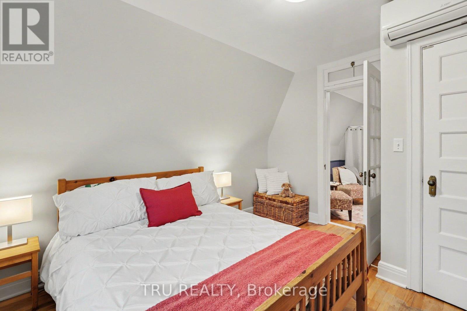 Master bedroom extending to versatile bonus room - 49 Newton Street, Ottawa, ON - Indoor Photo Showing Bedroom