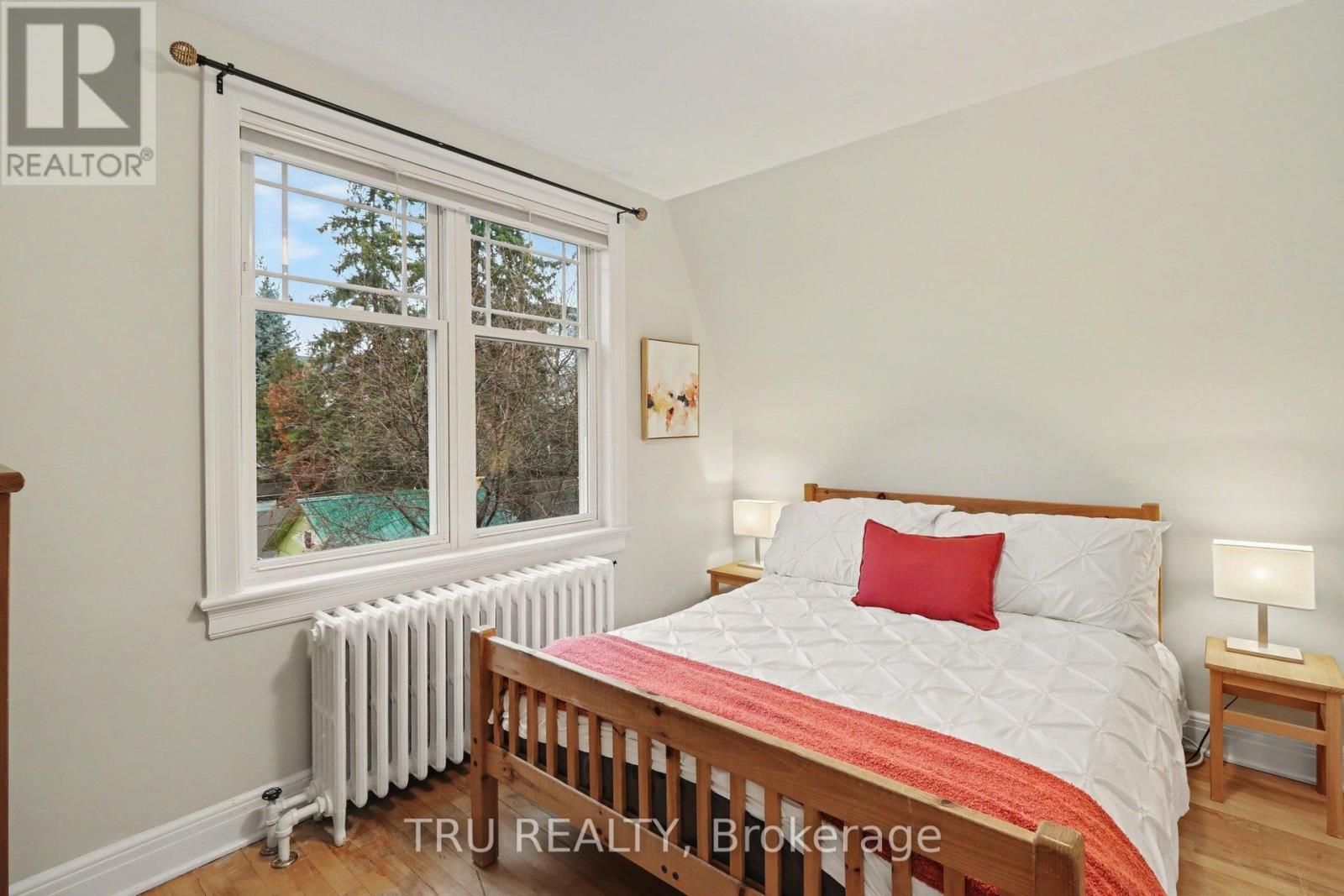 Master bedroom extending to versatile bonus room - 49 Newton Street, Ottawa, ON - Indoor Photo Showing Bedroom