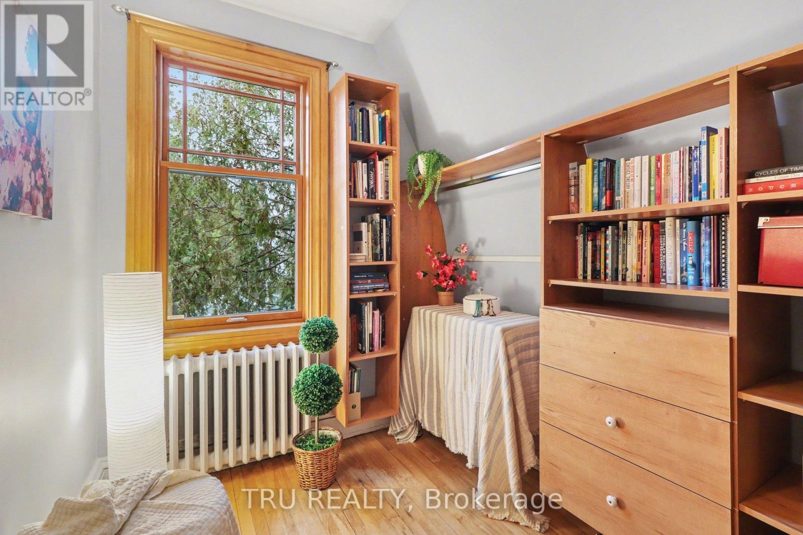 3rd bedroom / office/ den / dressing room - 49 Newton Street, Ottawa, ON - Indoor