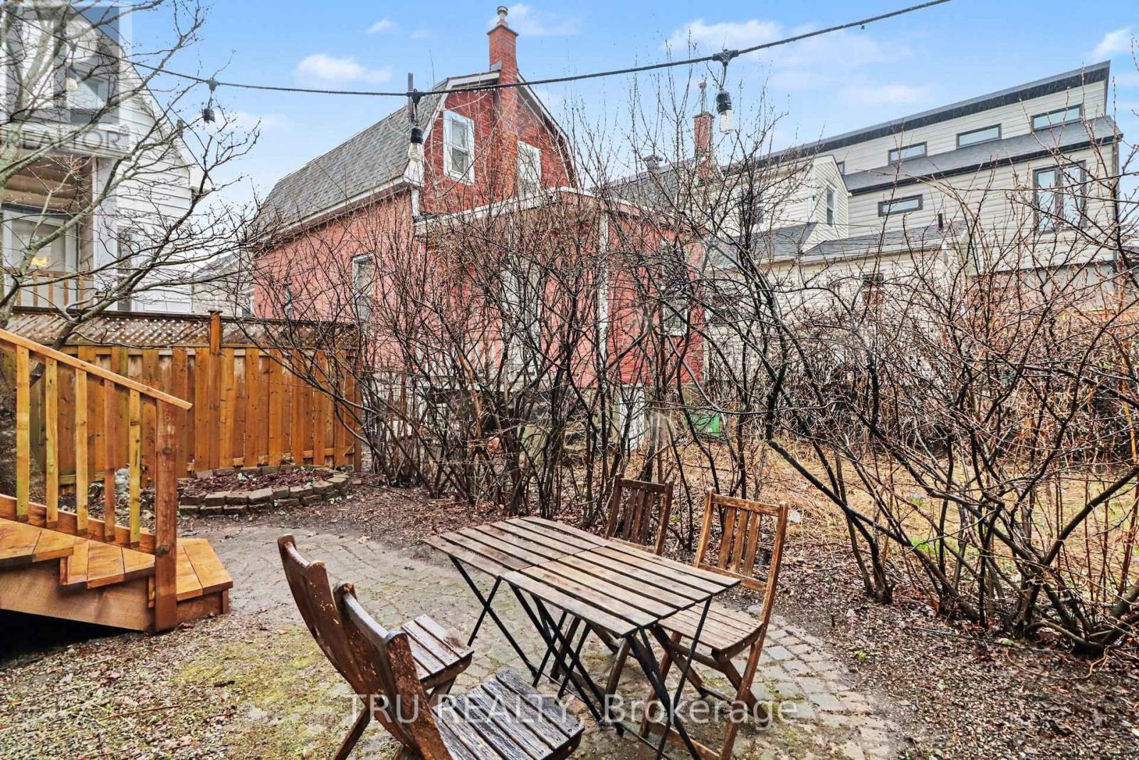 Private backyard, new deck, hot tub! - 49 Newton Street, Ottawa, ON - Outdoor